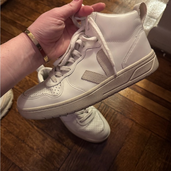 Veja White High-Top Sneakers - Picture 2 of 4